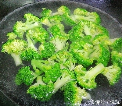 升级|#一道菜表白豆果美食# 水煮西兰花再升级，低脂少油更鲜美