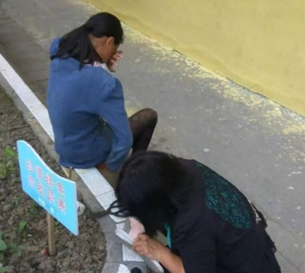 图片|8张人性与爱的图片,看到第一张就受不了,图8陪伴是最长情的告白