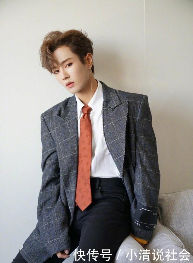 同是|同是桃系C位出道,李汶翰黑料多0公关,刘雨昕实力强没人捧