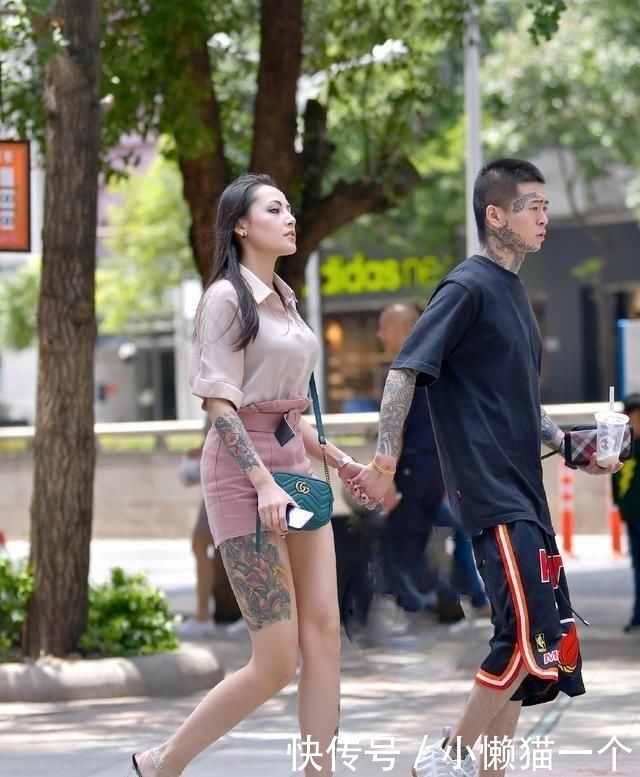 里学|街拍:爱情里学不会低头,也不喜欢将就