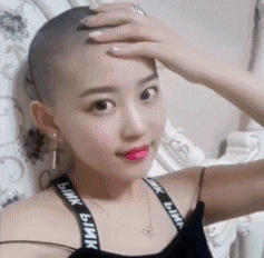 机器|“去医院做彩超，平胸妹子被机器给打击到了。”太直接了哈哈哈