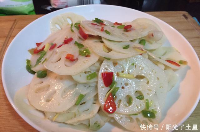 清炒|清炒莲藕时,直接炒就废了!教你2招,保证莲藕洁白爽脆,超下饭