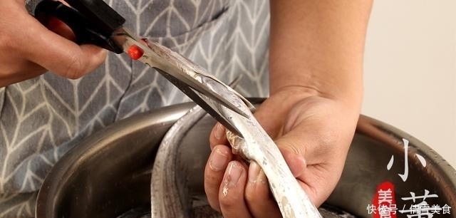  淀粉|带鱼不要直接下锅炸，多加这2步，外酥里嫩无腥味，上桌就扫光