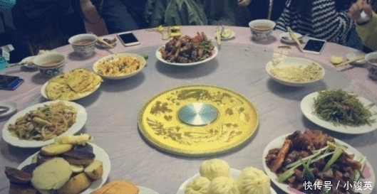 吃法|老外吐槽中餐好吃,就是吃不饱,看到他们的吃法,网友哭笑难怪