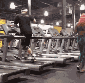 搞笑|搞笑GIF：有一种夏天吃雪糕的感觉,浑身发冷！