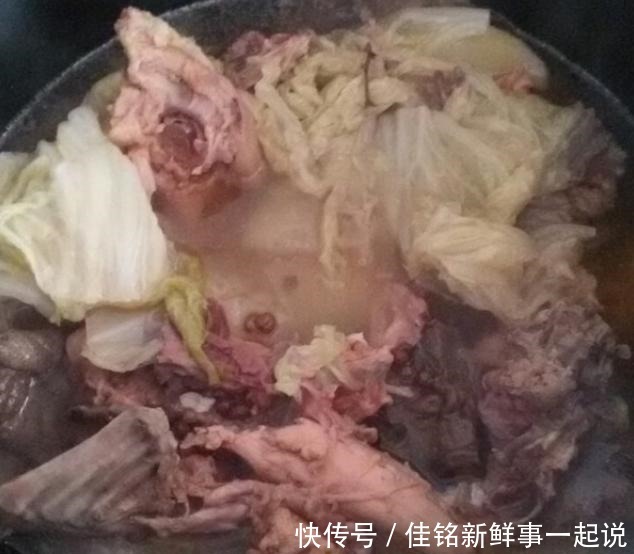 炖鸡汤|炖鸡汤,去腥很重要!别加酒,这样做最好吃,嫩滑鲜美,太好吃了