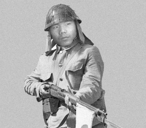 二战时期|二战时期,日军步枪上的刺刀为啥多了一个钩子,八路军都没有