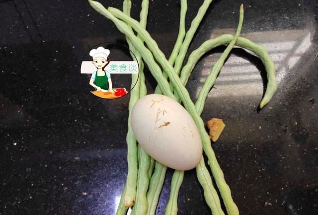  特香|三伏天，遇到此菜别手软，钙是南瓜4倍，煎蛋吃特香，现在正当季