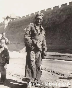 清朝|真实罕见的老照片:穷人在流浪,富人在欢笑,这才是真正的大清朝