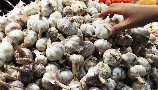 分量轻|过年了，这5种大蒜千万不要买！我也刚知道，赶紧告诉家人