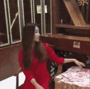 有人|搞笑GIF:只要带女朋友上街,肯定会有人来跟她拍照