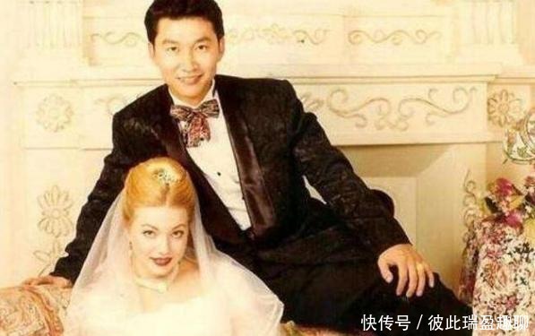 赵燕国彰老婆近照,标准的西方美人,常年