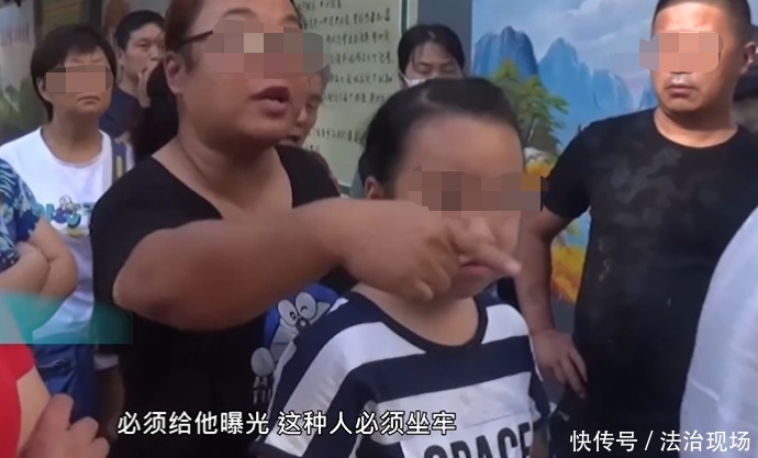 曝光|大爷超市内用下身蹭女顾客，被发现后拔腿就跑，女子：必须曝光！