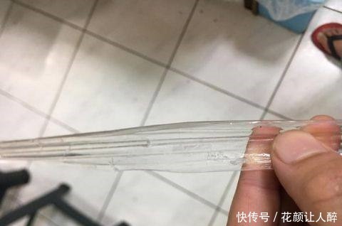 老板|吃鱿鱼吃到塑胶片，男子投诉餐厅老板，结果令人爆笑