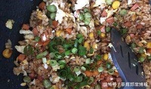 玉米|酱油炒饭+胡萝卜 玉米,营养美味简单