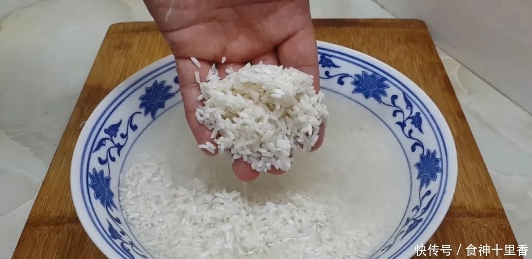 孩子|糯米又出新吃法,加2把红枣,个个焦脆又软糯,出锅孩子抢着吃