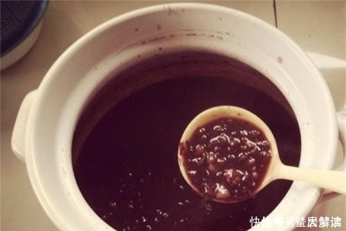 红豆黑米粥|它是“穷人的燕窝”,坚持每周食一碗,皮肤水嫩发光,面膜钱省了