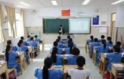  当成|这个高中科目常常被忽视，主科被当成副科，毕业之后才深感后悔