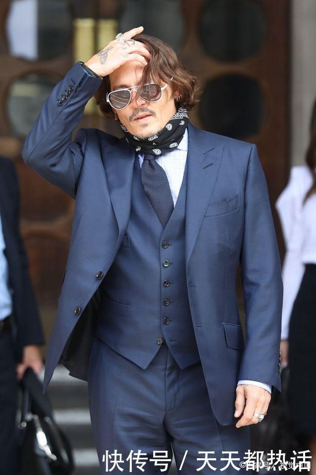  尼德|约翰·尼德普西装革履像个雅痞绅士，艾梅柏·希尔德精致造型太迷人