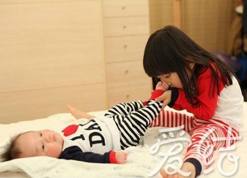 模样|那个曾经年入百万的阿拉蕾,为了弟弟不停赚钱,如今长成这副模样