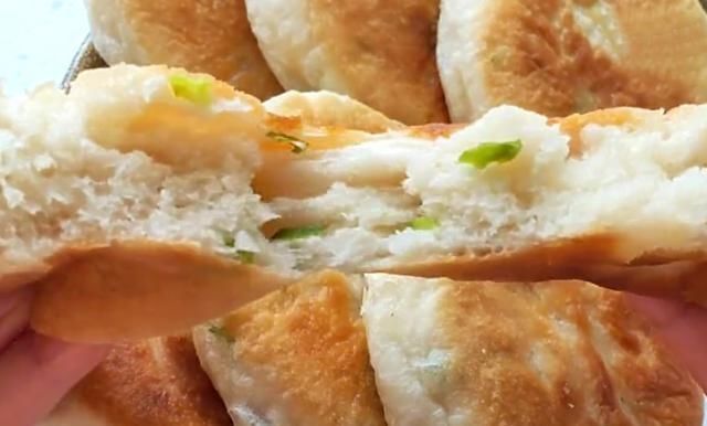 妈妈|妈妈这样烙饼,不用揉面,筷子一搅,蓬松又暄软,比面包松软