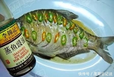 鱼含|鱼腥的“克星”是它，不是葱和姜，做鱼时加一点，鱼肉鲜嫩无腥