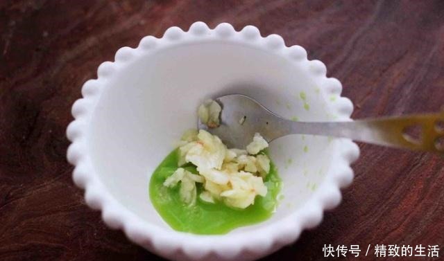 好吃|辣根拌秋葵毛蛤的做法,味道浓郁,营养丰富,口感爽滑,非常好吃