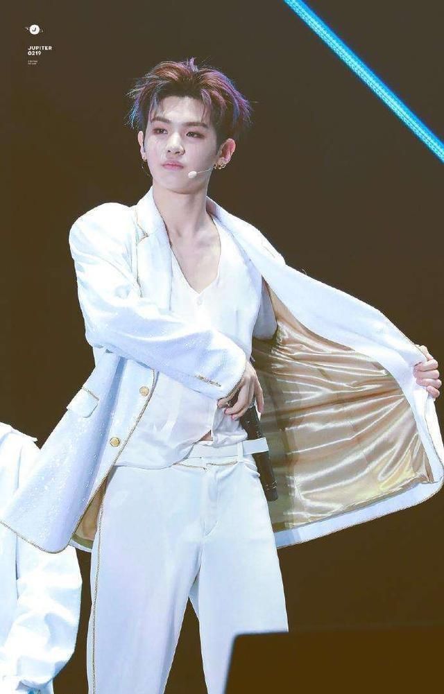  傻傻|侯明昊、黄明昊同是hmh，傻傻分不清楚，粉丝怎么区分他们呢