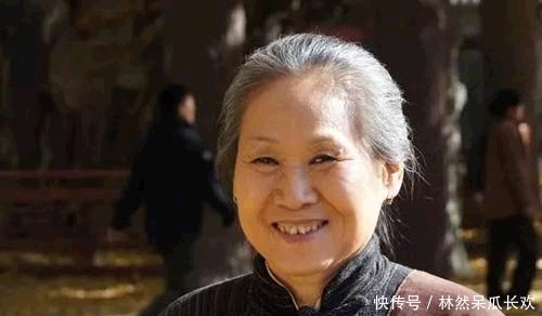 退休|她退休后患上抑郁症,被儿子带去拍戏,结果病好了人火了