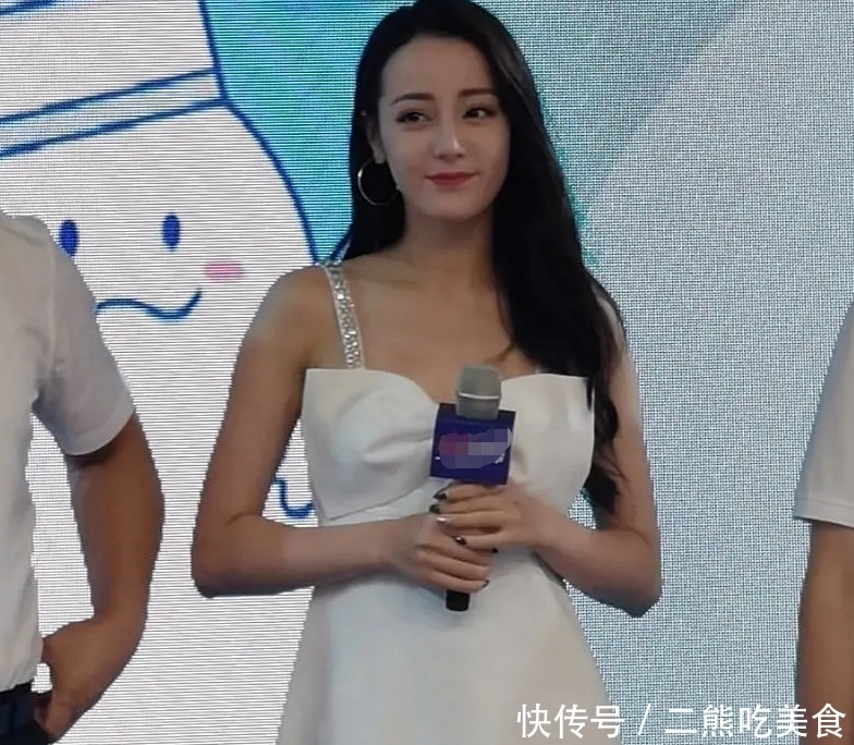  迪不修|为啥粉丝说热巴是“迪不修”？放大相机中的原始照片，全明白了