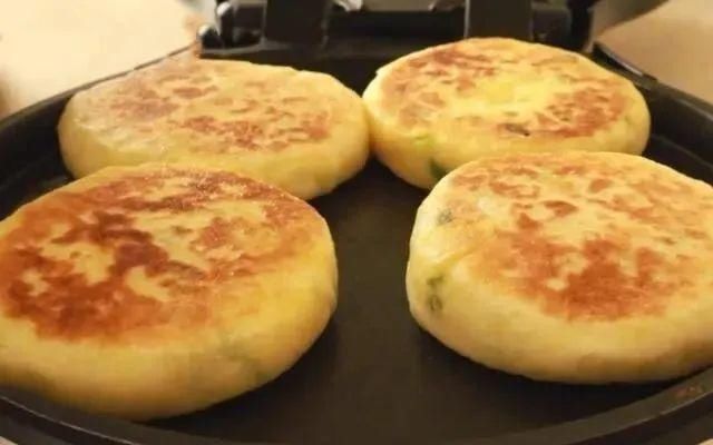 好吃|面粉别再蒸馒头了,新吃法,比鸡蛋饼还好吃