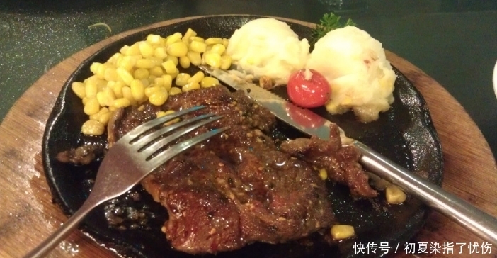收走|一人去吃牛排,中途去趟厕所餐具被收走!用此招,不尴尬