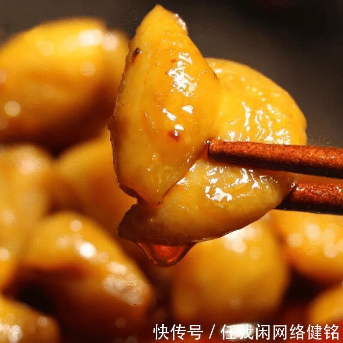 下嘴|大妈沿街卖“水馒头”,5元3个,从不涨价,顾客买完不敢下嘴!