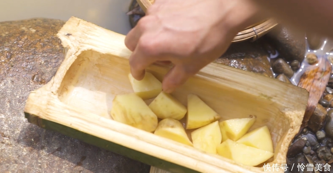 好吃|教你粉蒸排骨的家常做法,排骨软烂入味,别有风味,好吃到舔手指