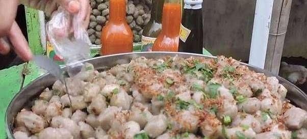 美食|农村大爷卖“独创”小吃,出摊遭疯抢,月入2万给2个儿子买了婚房