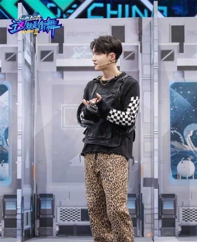 有钱|《这就是街舞》明星上脚谁最狠?王一博同款竟然有钱都买不到...