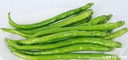 上桌|婆婆教我腌“神仙辣椒”,上桌比肉抢手,腌一盆都不够吃三天