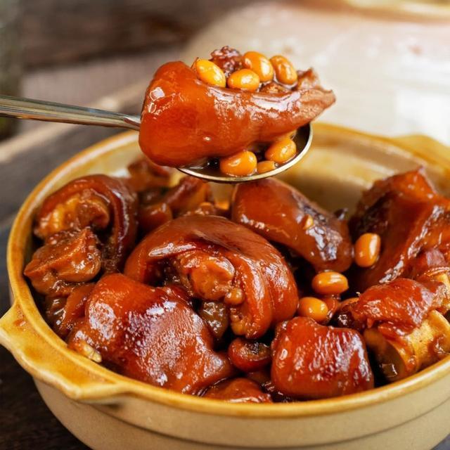 入味|富含蛋白的黄豆焖猪蹄,软糯Q弹入味好吃,黄豆糯糯的超级下饭哟