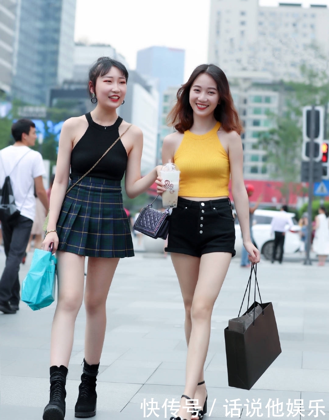 默契|好闺蜜的穿搭总有相似之处,好姐妹也不一定这么默契