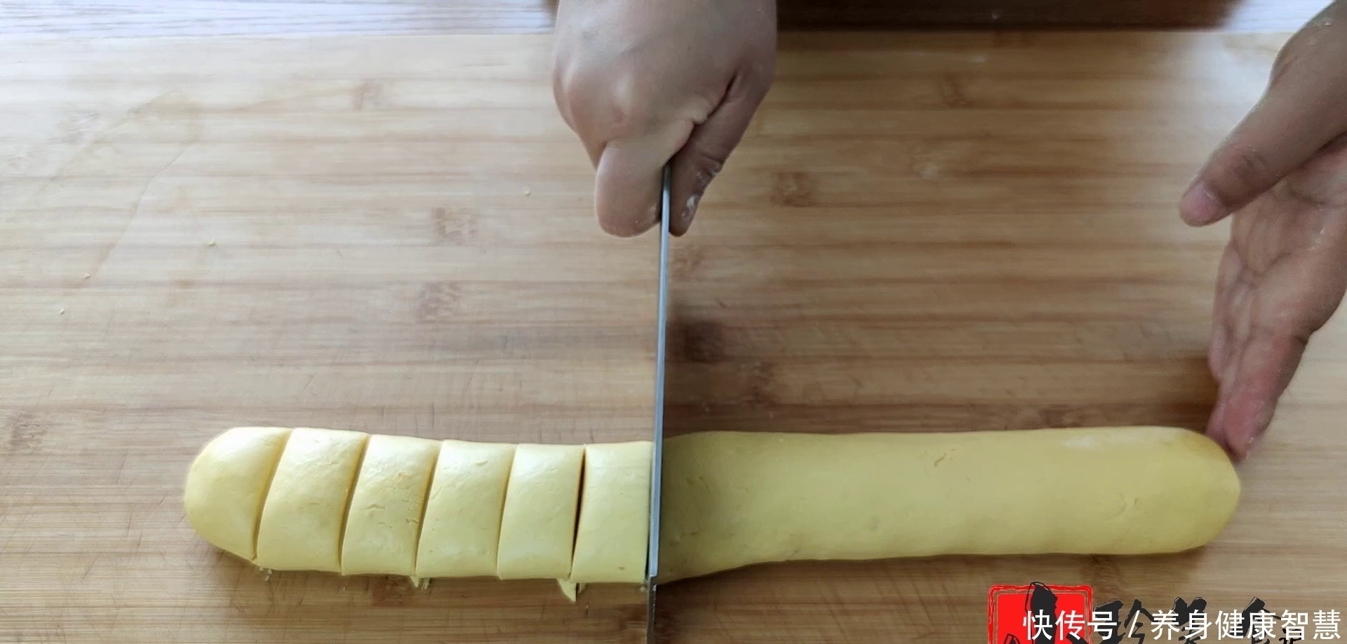 无水|南瓜饼又出新做法了,无水无油,软糯香甜又劲道,全家人都爱吃