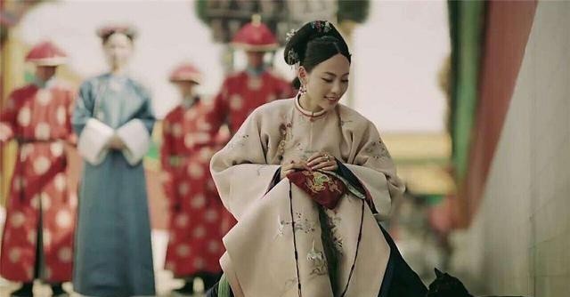 侍奉|她比乾隆小35岁，侍奉八年诞育龙女，却险些被嘉庆杀光全家