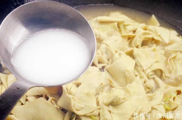 吃辣|怕吃辣还馋尖椒干豆腐,教你这样做,溜干豆腐软嫩香,夹起颤巍巍