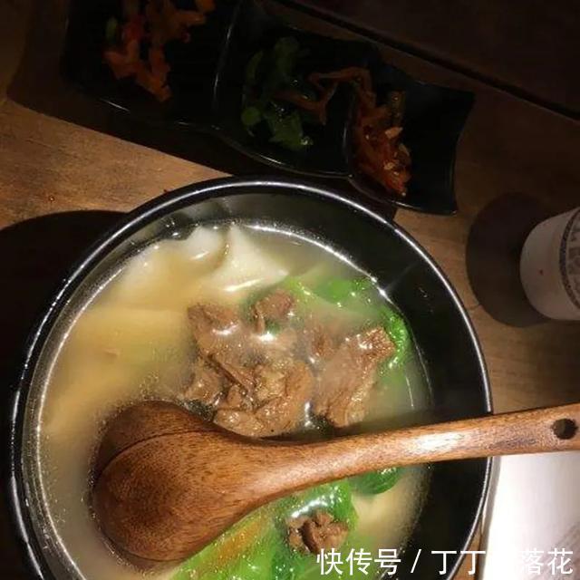 方城|羊肉烩面和烧麦，构成方城最美好的早晨