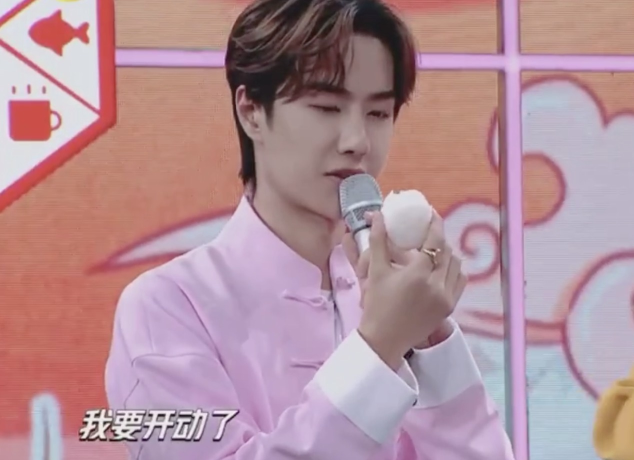 小心|大张伟不小心踩到王一博,就被汪涵踢了一脚,《天天向上》变了!