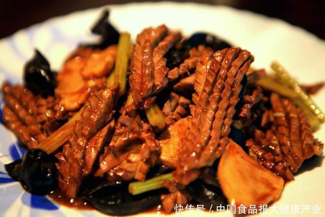 大厨|爆炒腰花全教程来了，大厨教你这几招，在家也能学着做！