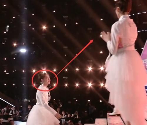 希林|《创3》希林走向成团位不看刘些宁,瞟一眼张艺凡,奔向陈卓璇过于真实