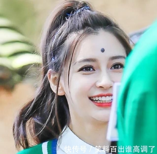  大黑|谁还记得跑男“大黑球”事件杨颖无名指永久损伤，粉丝心疼不已