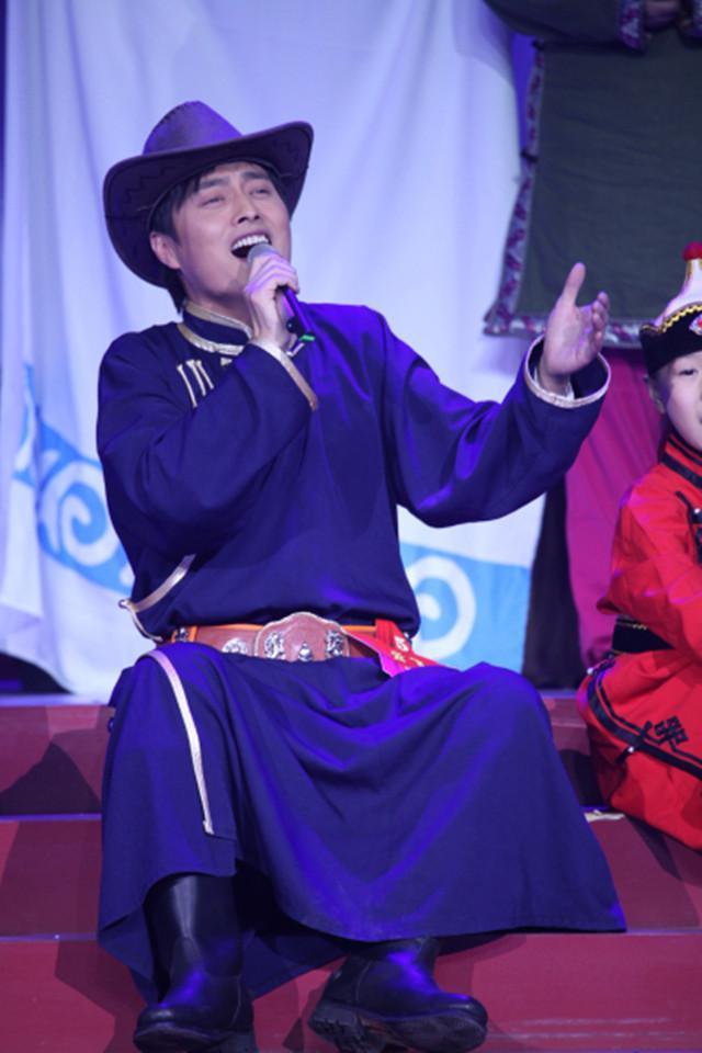 分道扬镳|星光大道亚军云飞爆红后和妻子分道扬镳,如今过得怎样