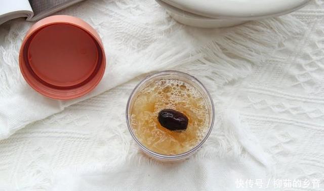  乌黑|红枣与此物一起煮，皱纹消失了，嘴巴不臭了，头发变得乌黑发亮！