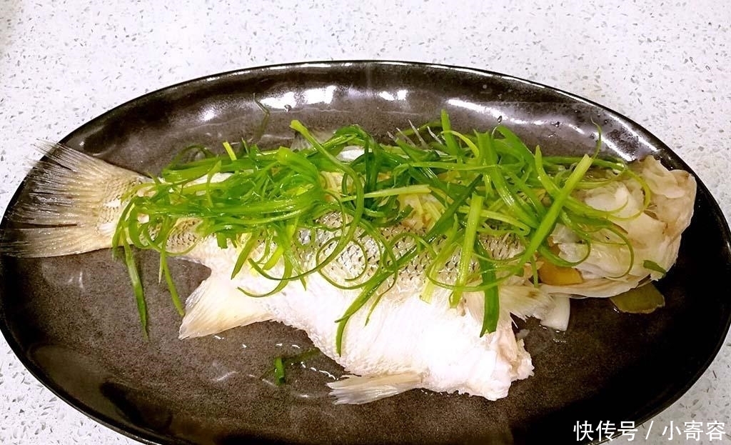 蒸鱼|鱼庄老板:不管蒸什么鱼,加一点“它”,鱼不仅没腥味,肉更鲜嫩